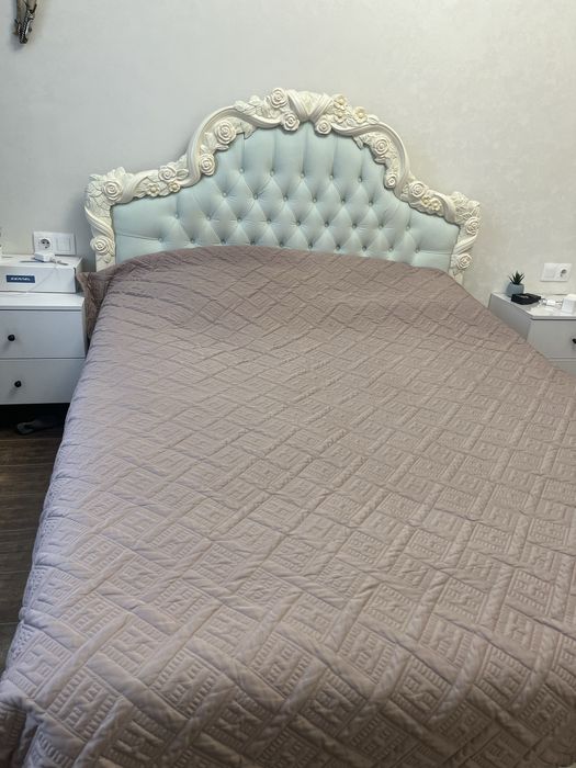 Кровать двухспальняя, размер 160 на 200