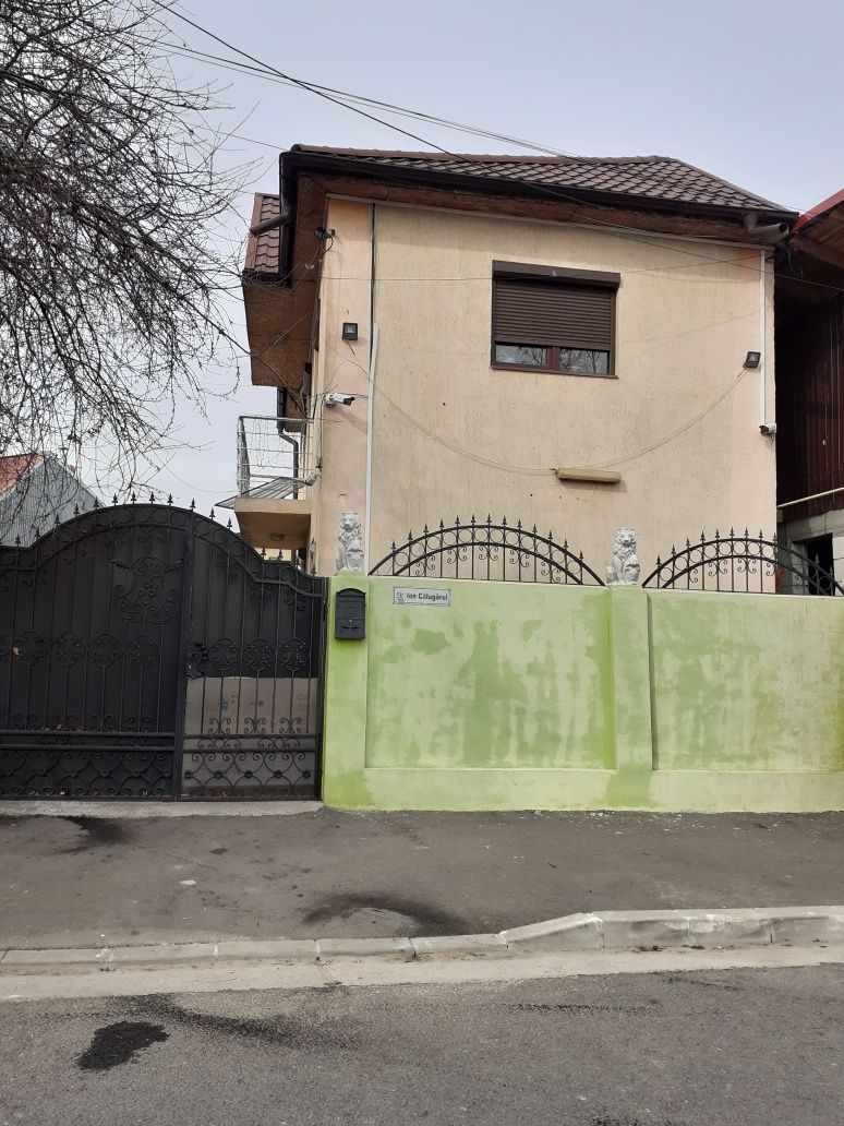 Se vinde casă în Zona Radu Negru