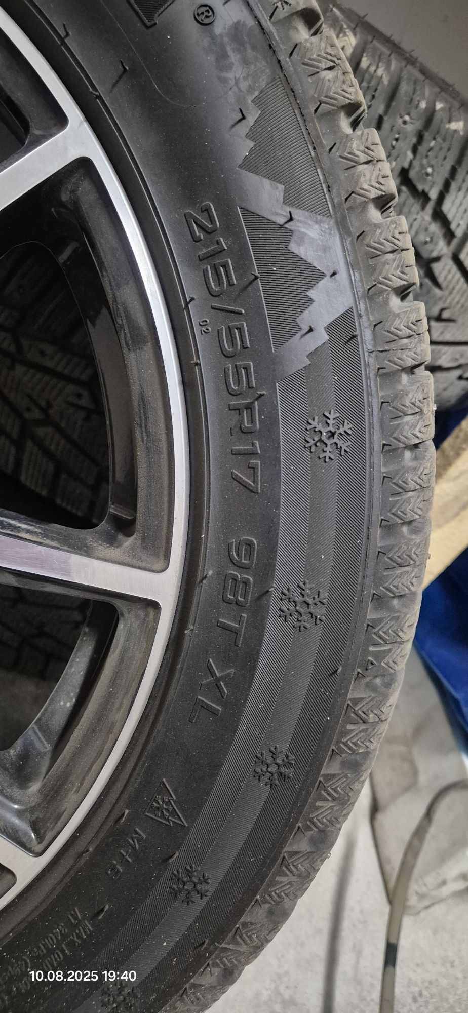 Продам шины зимние с дисками R17