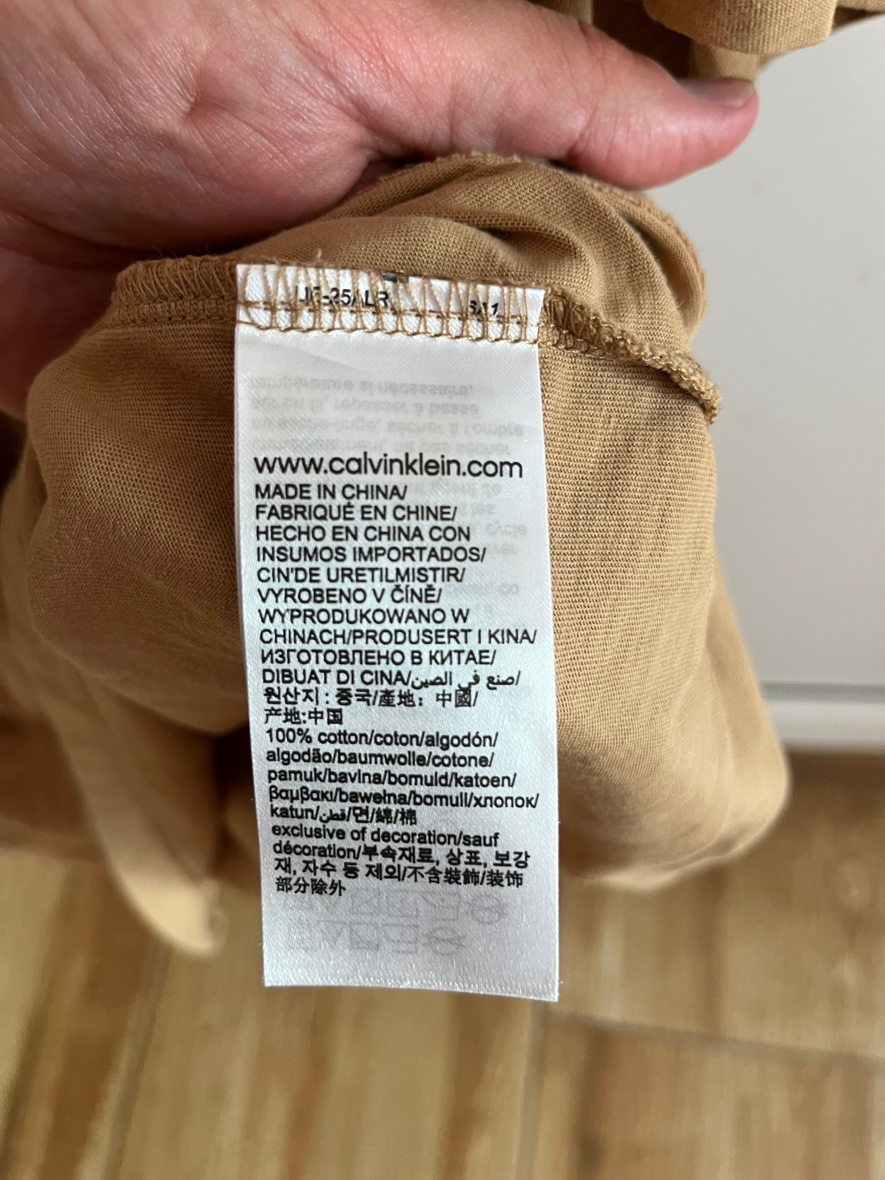 Нова тениска Calvin Klein