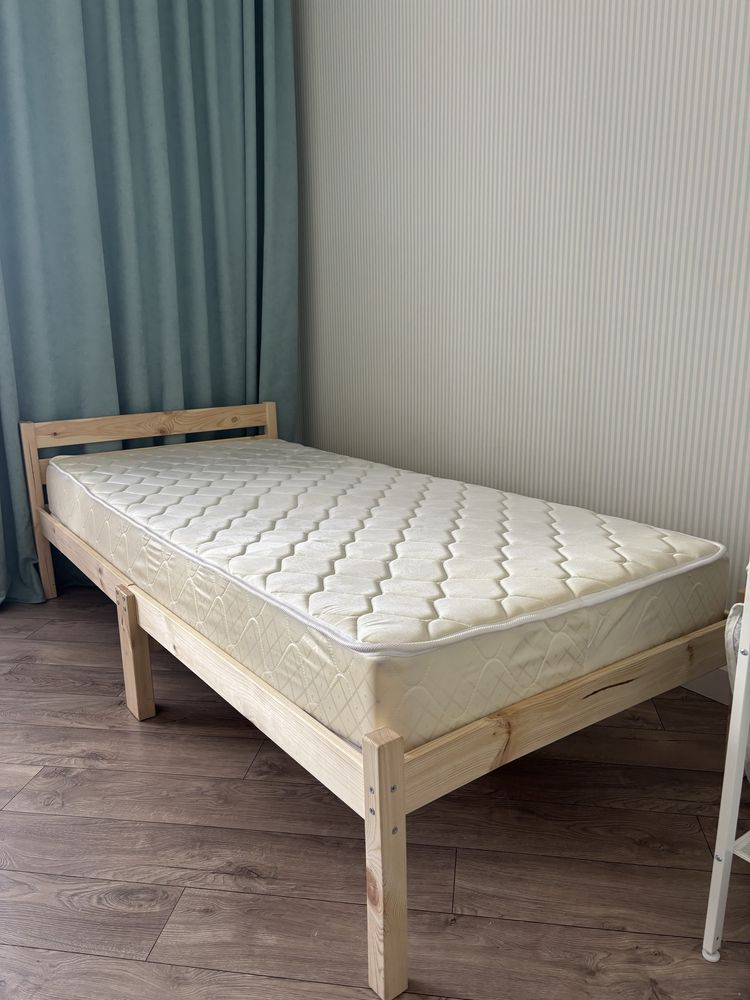 Продаю односпальную кровать с матрасом.