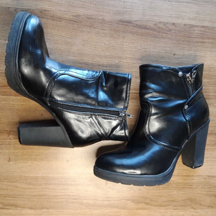 Дамски черни боти с ток, 38 номер