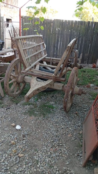 Car rustic vechi