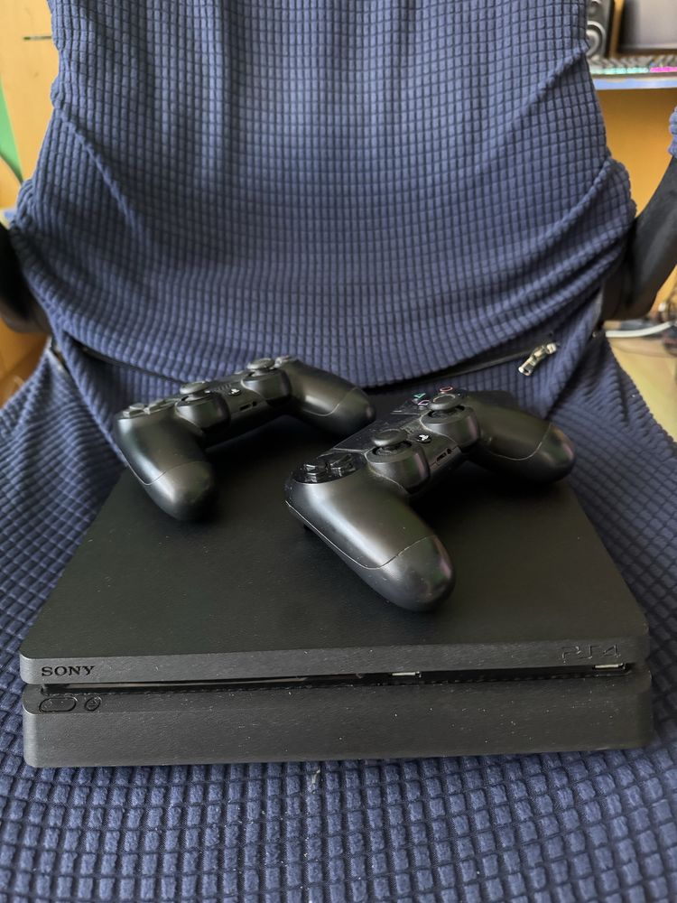 Playstation 4 с два джойстика