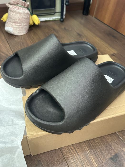 Yeezy slides adidas