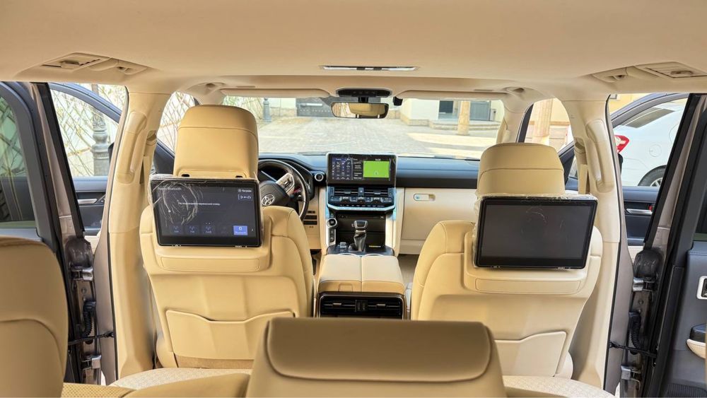 Toyota land cruiser 300