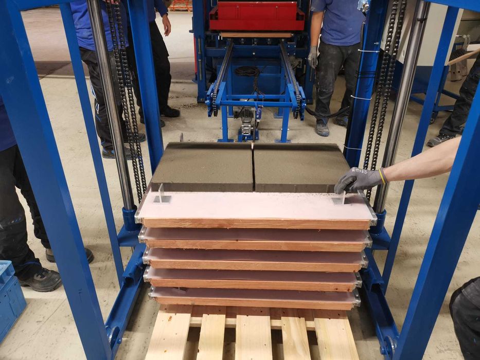 Masina/ Presa/ Vibropresa pavele, borduri, boltari Speed 910 Automat