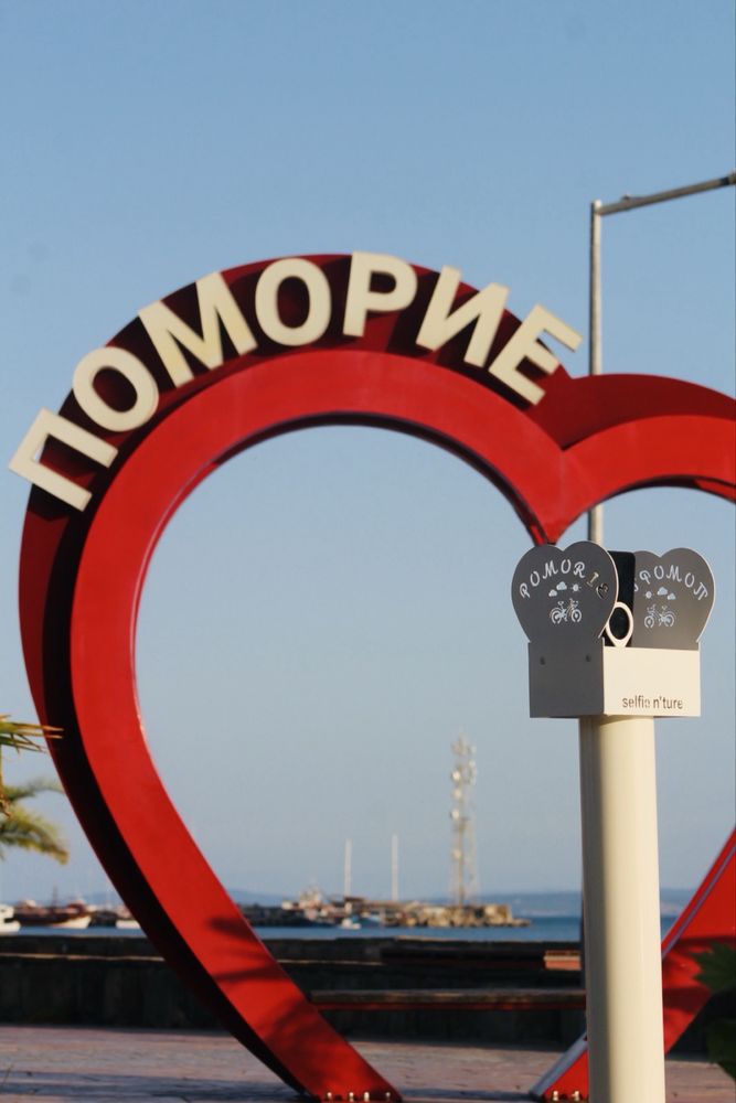 Метални пейки и цветарници от лазерно изрязана ламарина