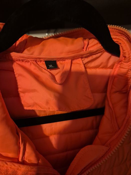 Продавам Яке с качулка