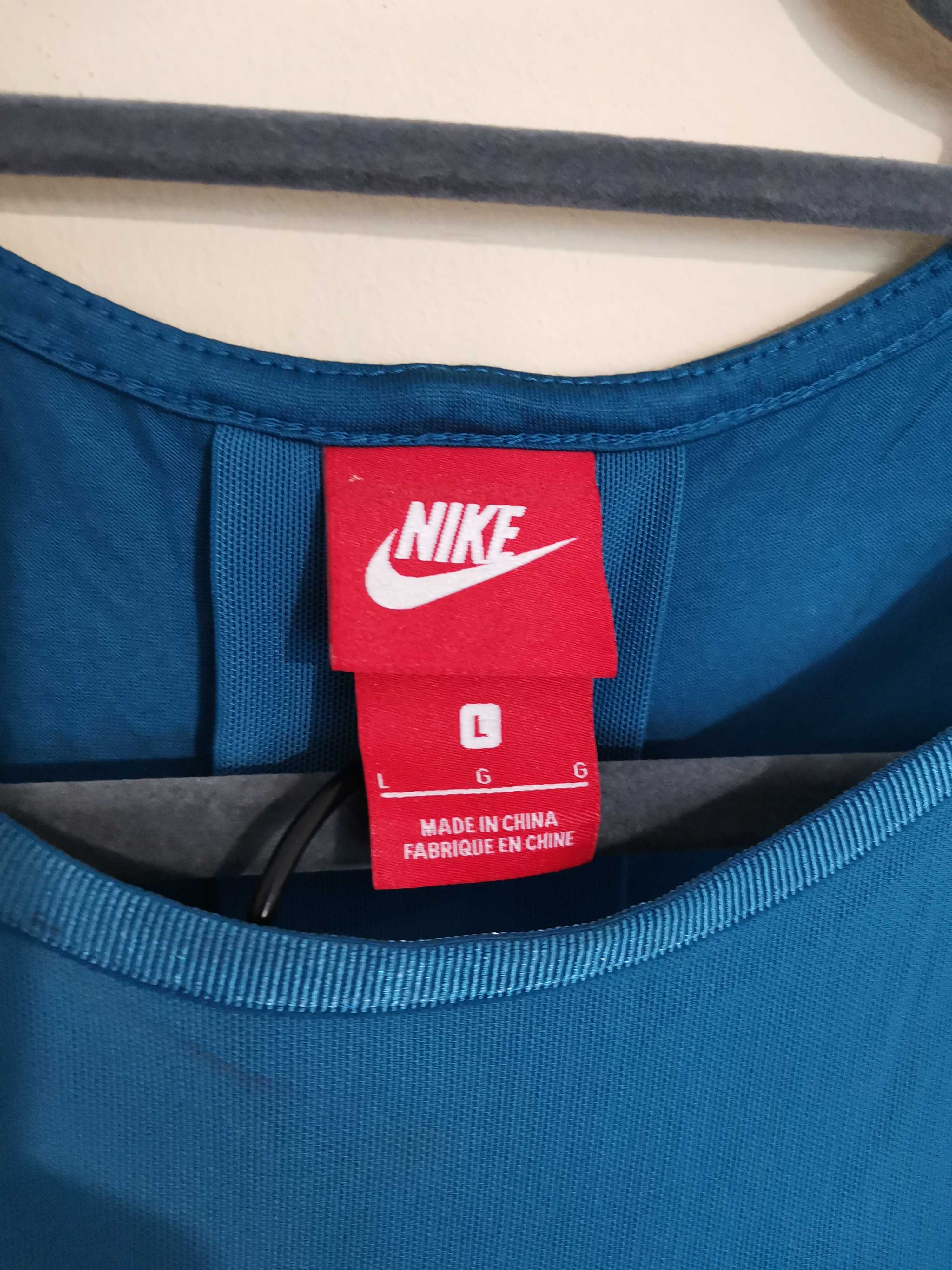 Adidas AEROKNIT TEE.Nike Sportswear Bonded Tank.