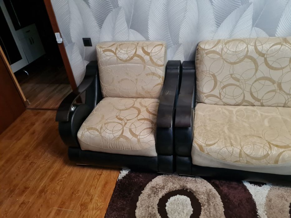Продается мягкая мебель в хорошем состоянии. Диван и два кресла.