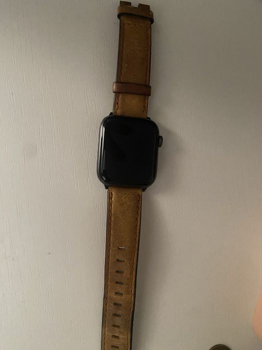 Смарт-часы Apple Watch SE 44 мм черный