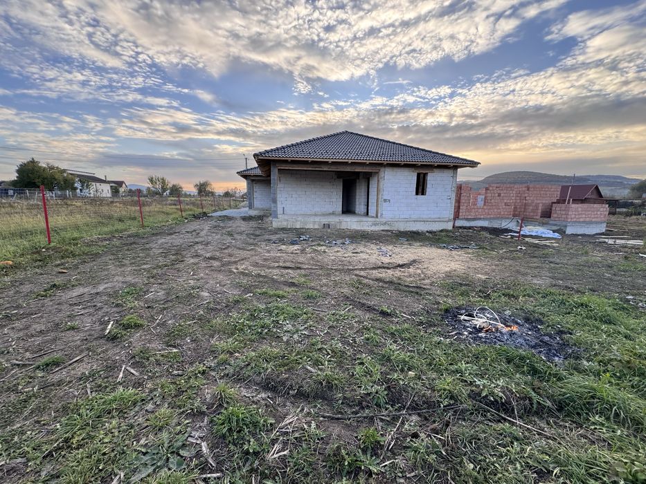 Casa parter cu 10 arii de teren