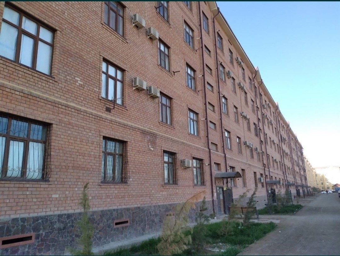 Қала орайынан кватира сатылады.