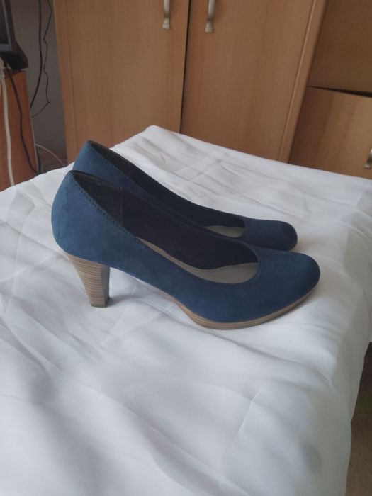 Сини обувки на Marco Tozzi велур