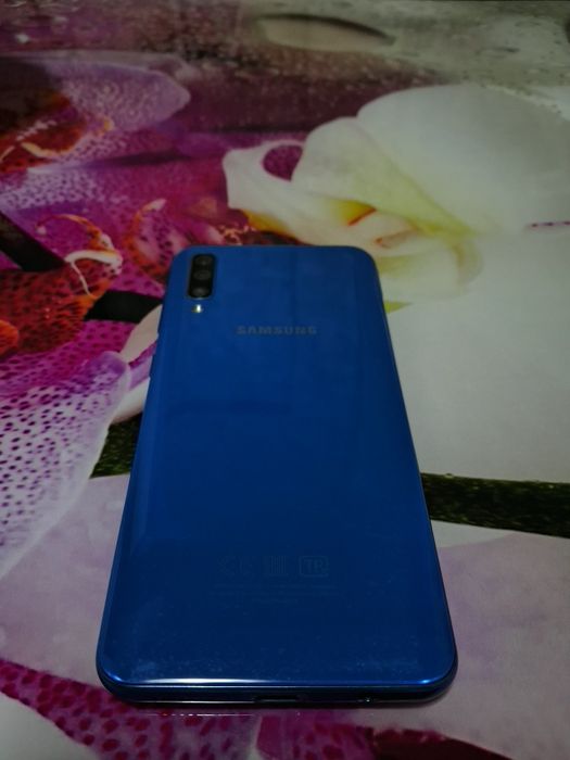 Продам телефон samsung