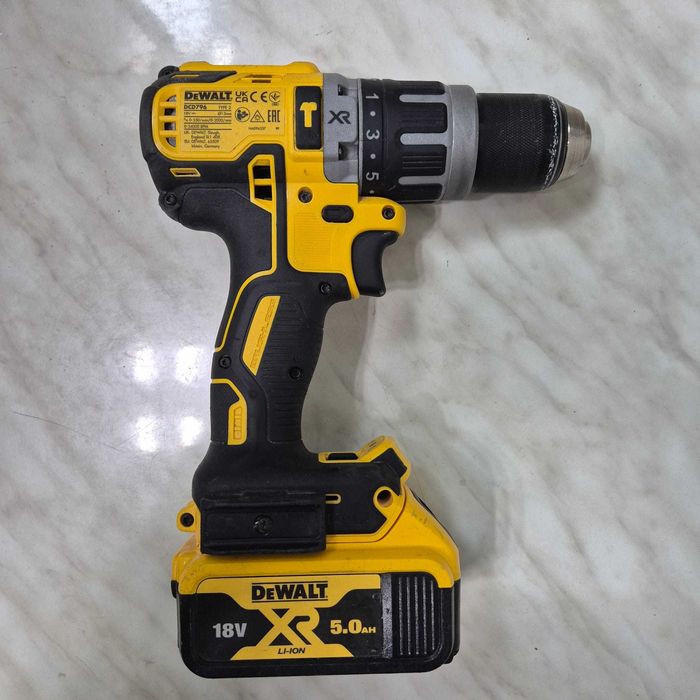 Set Scule DeWALT Bormasina DCD796 Flex DCG405 Incarcator DCB1104 33701