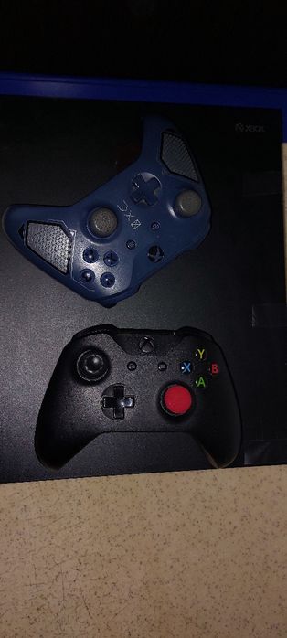 XBOX ONE X 2 controlere