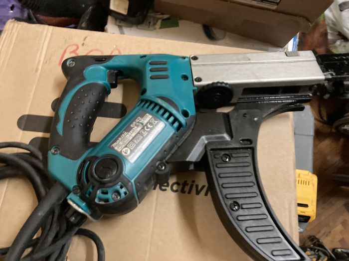 Masina de insurubat fara impact Makita 6842 470 W