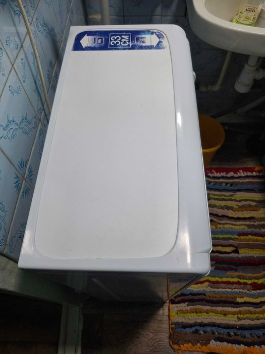 Стиральная машинка Indesit отдам бесплатно на запчасти