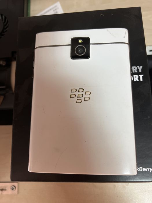 Телефони blackberry passport, iphone se 1gen., huawei p7 lite