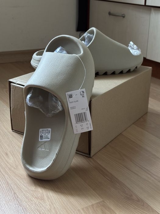 Adidas Yeezy slides