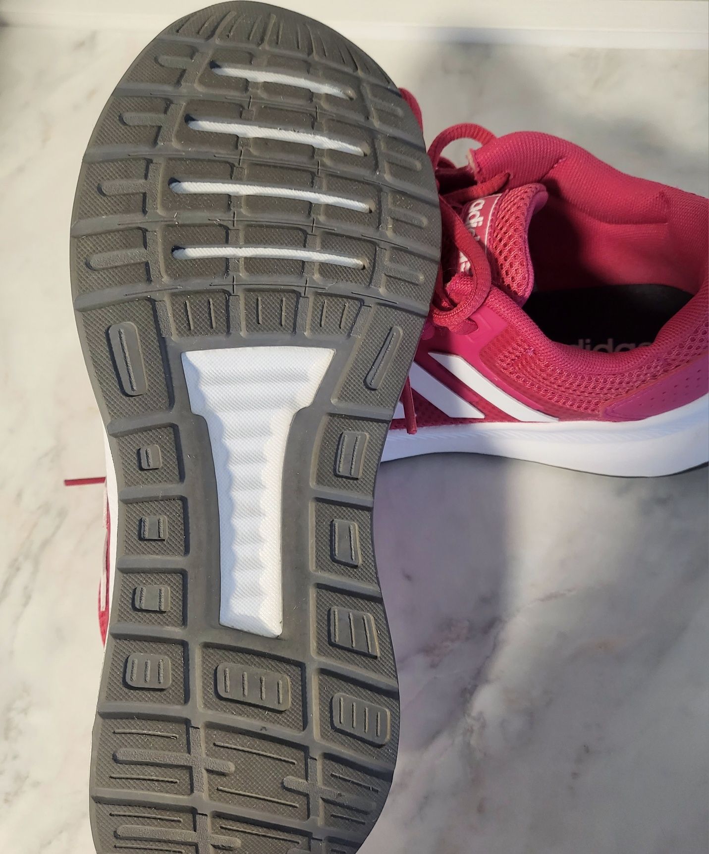 Цикламени маратонки "Adidas"