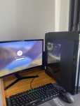 Pc de gaming cu monitor,mouse,tastatura,mousepad si scaun