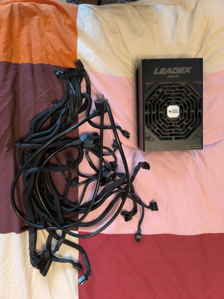 Sursă Super Flower Leader 1600 W certificare Gold
