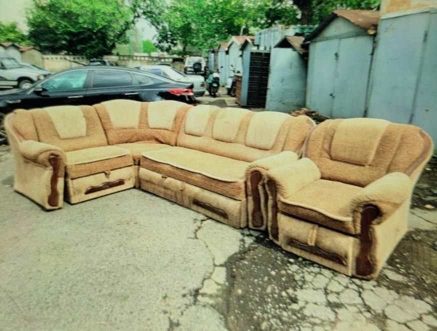 Диван угловой и кресло