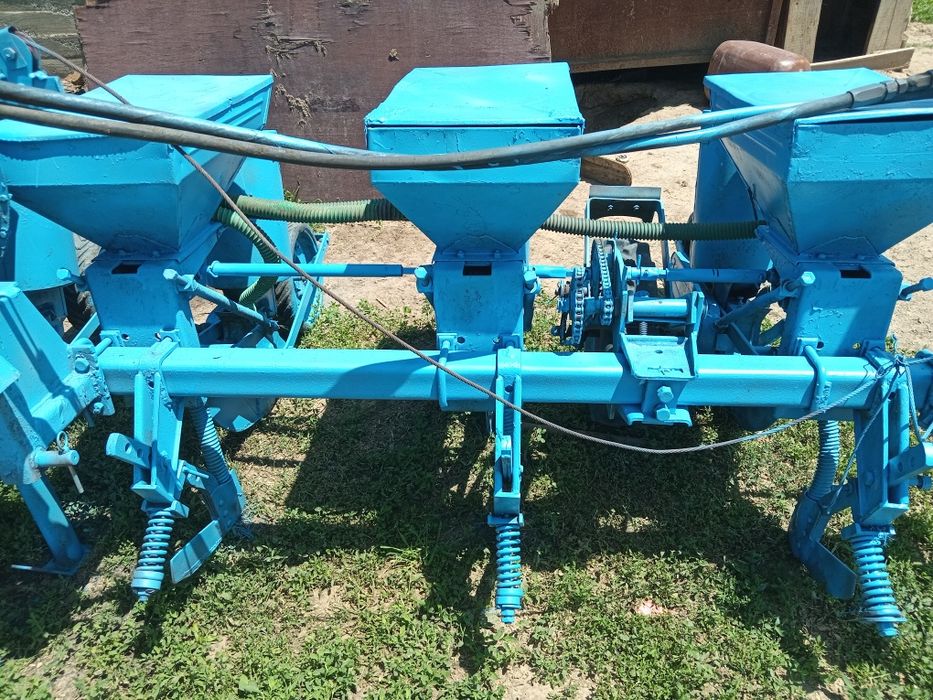 Vand semanatoare porumb si floare spc 6