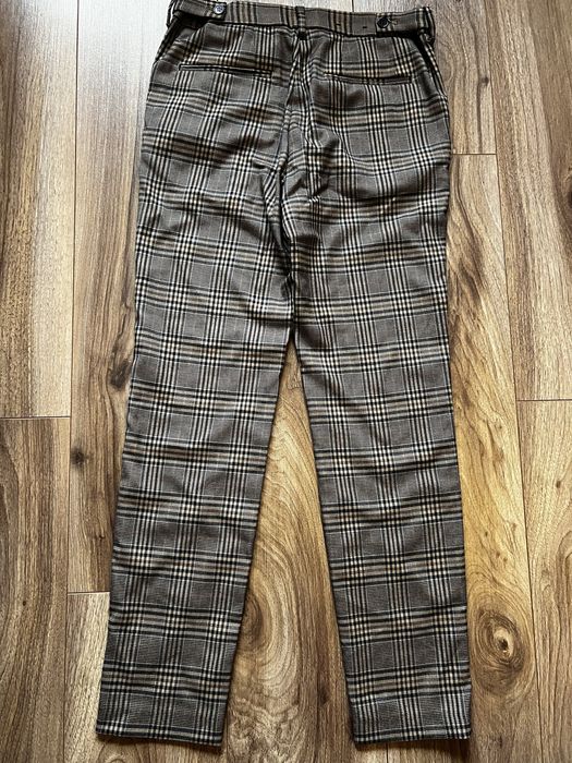 Pantaloni casual în carouri