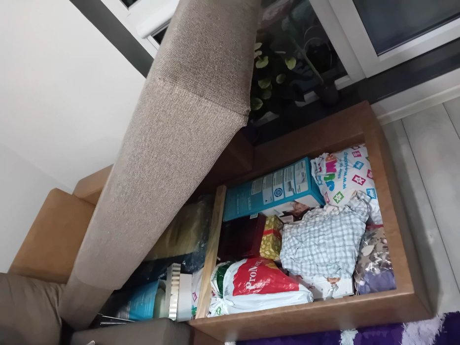 Продавам разтегателен диван в добро състояние