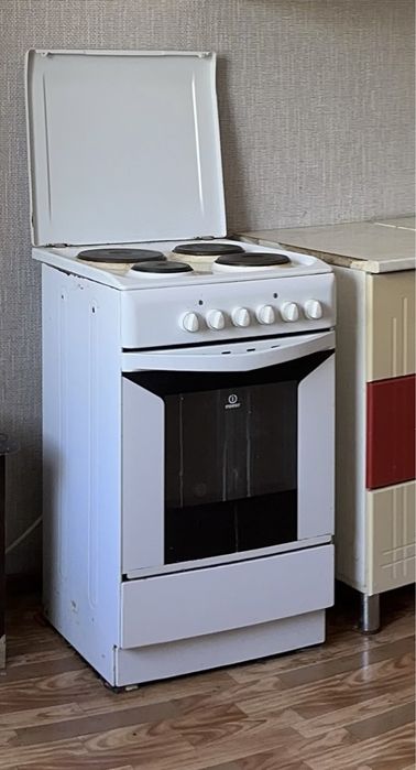 Продаю электо-плиту INDESIT