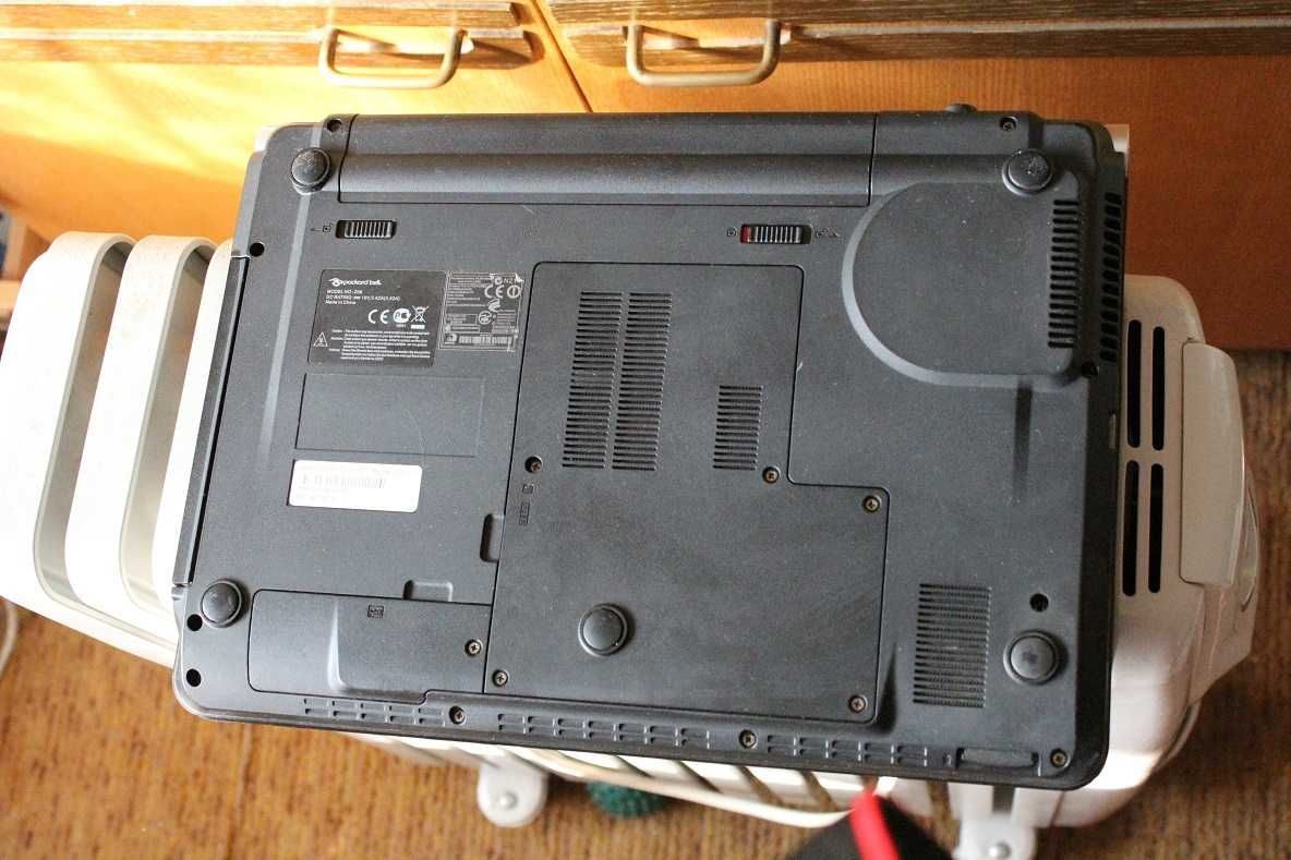 Лаптоп Packard Bell J65 за части