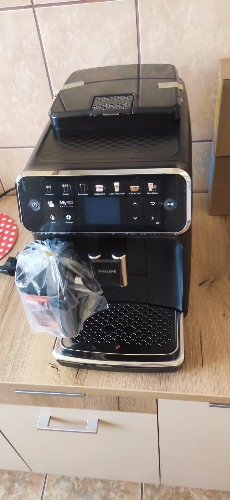 Expresor automat Philips seria 5400 EP LatteGo