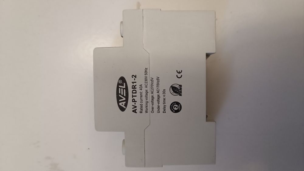 Реле напряжения с двойным дисплеем