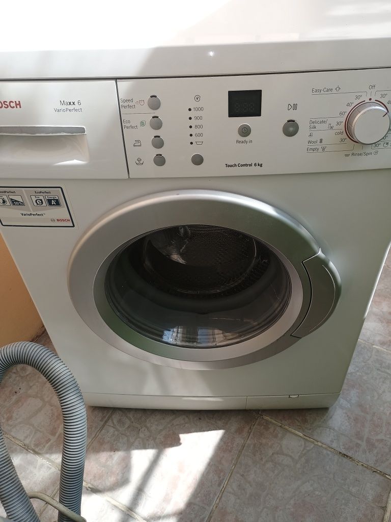 Mașină de spălat rufe Whirlpool AWGG