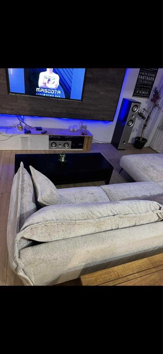 Диван г образен .