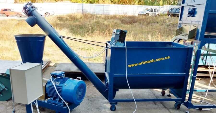 Snec de alimentare cu buncar STP-600 Productivitate: max. 3000kg/h NOU