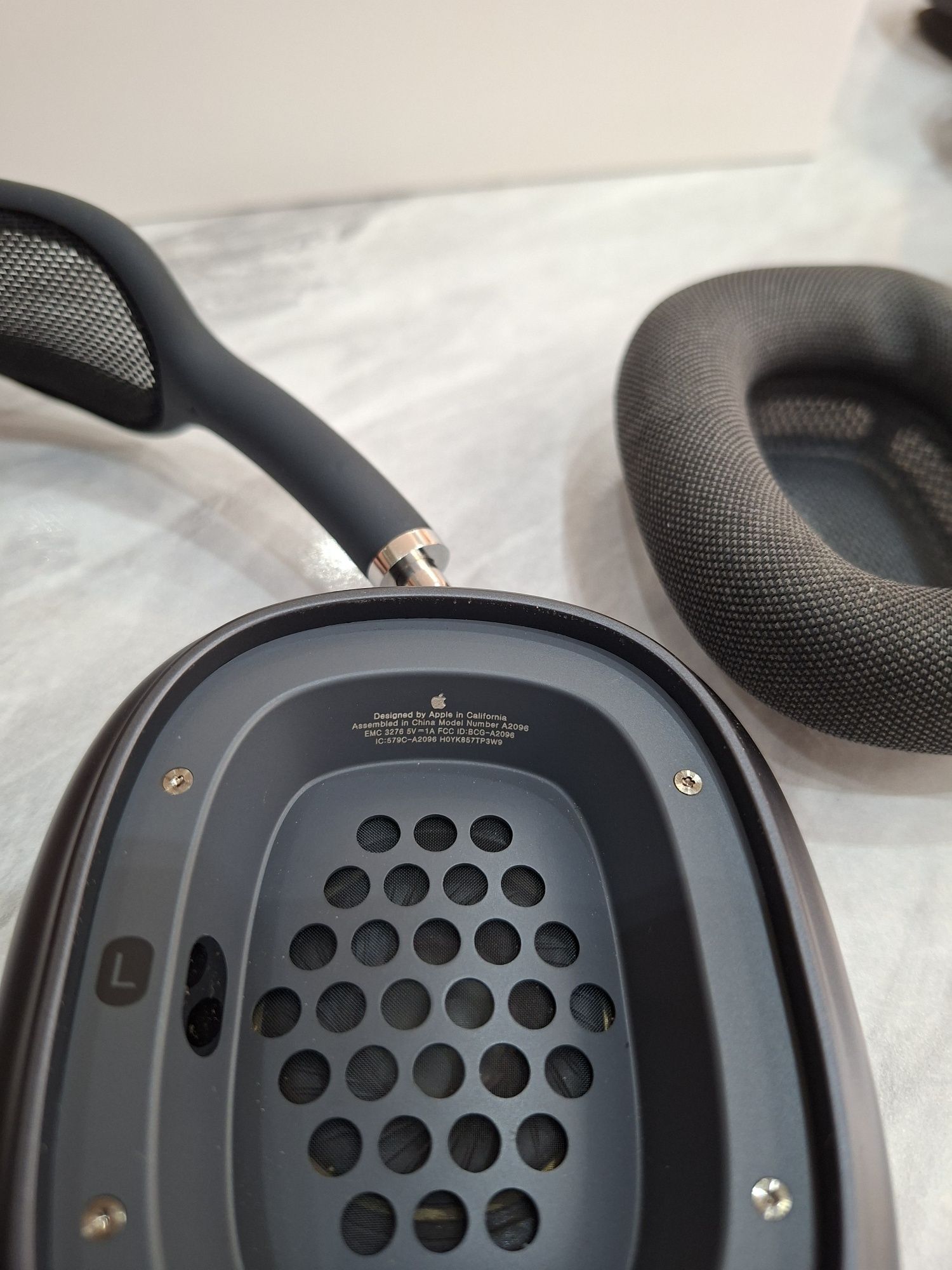 Airpods Max Lux.
