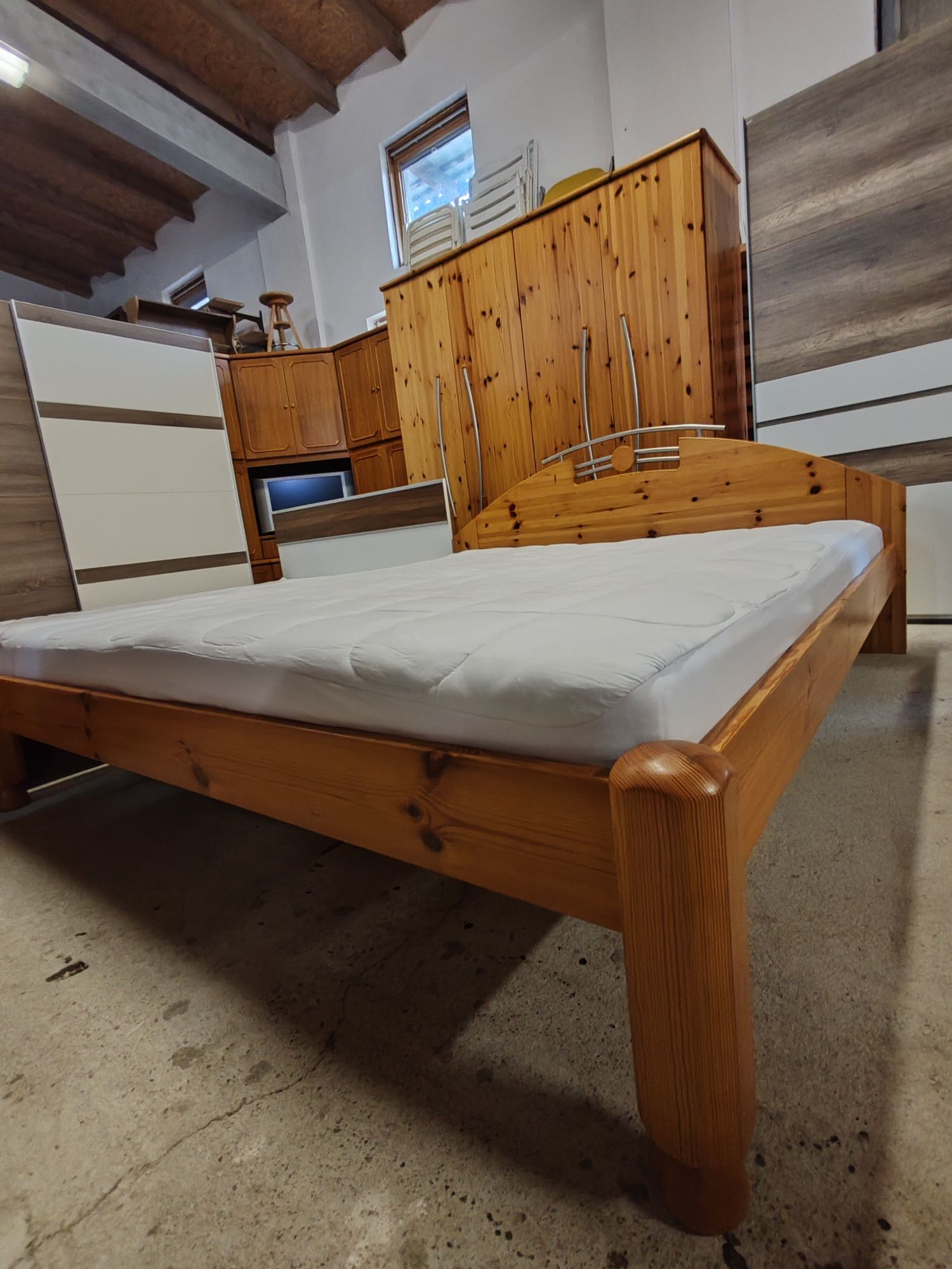 Vând dormitor lemn masiv complet