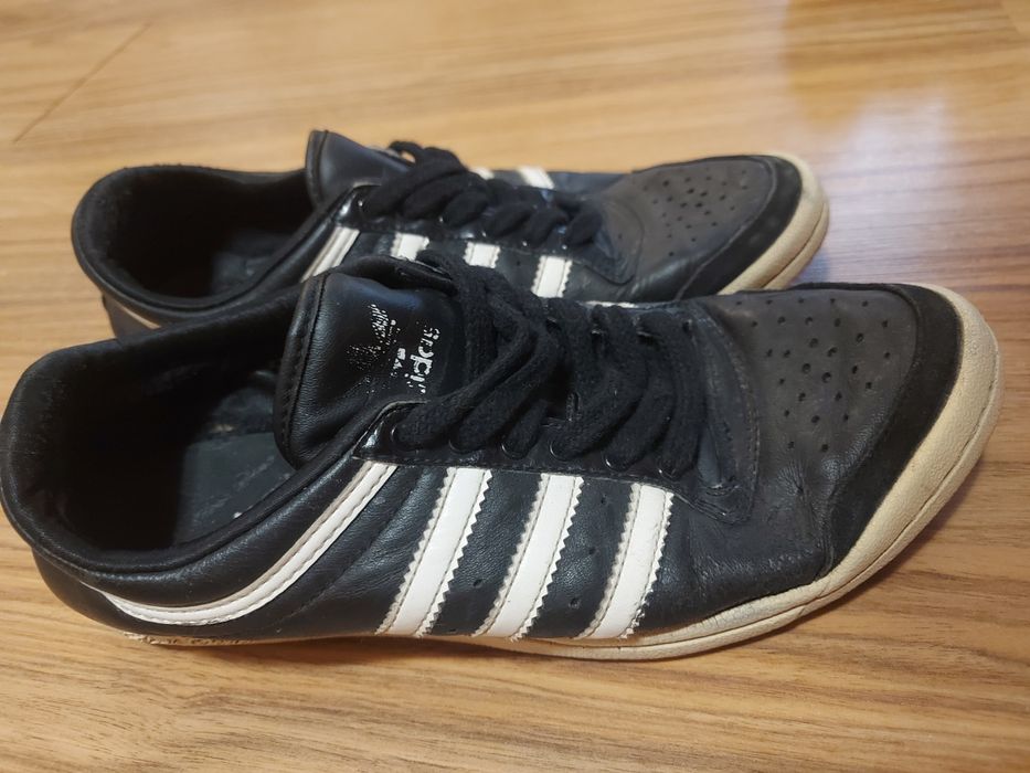 Adidasi de piele marca adidas