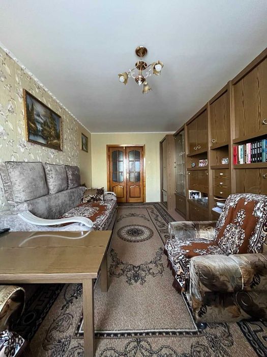 Продам 3х квартиру на 8 мкр. 1 кольцо, 2 этаж