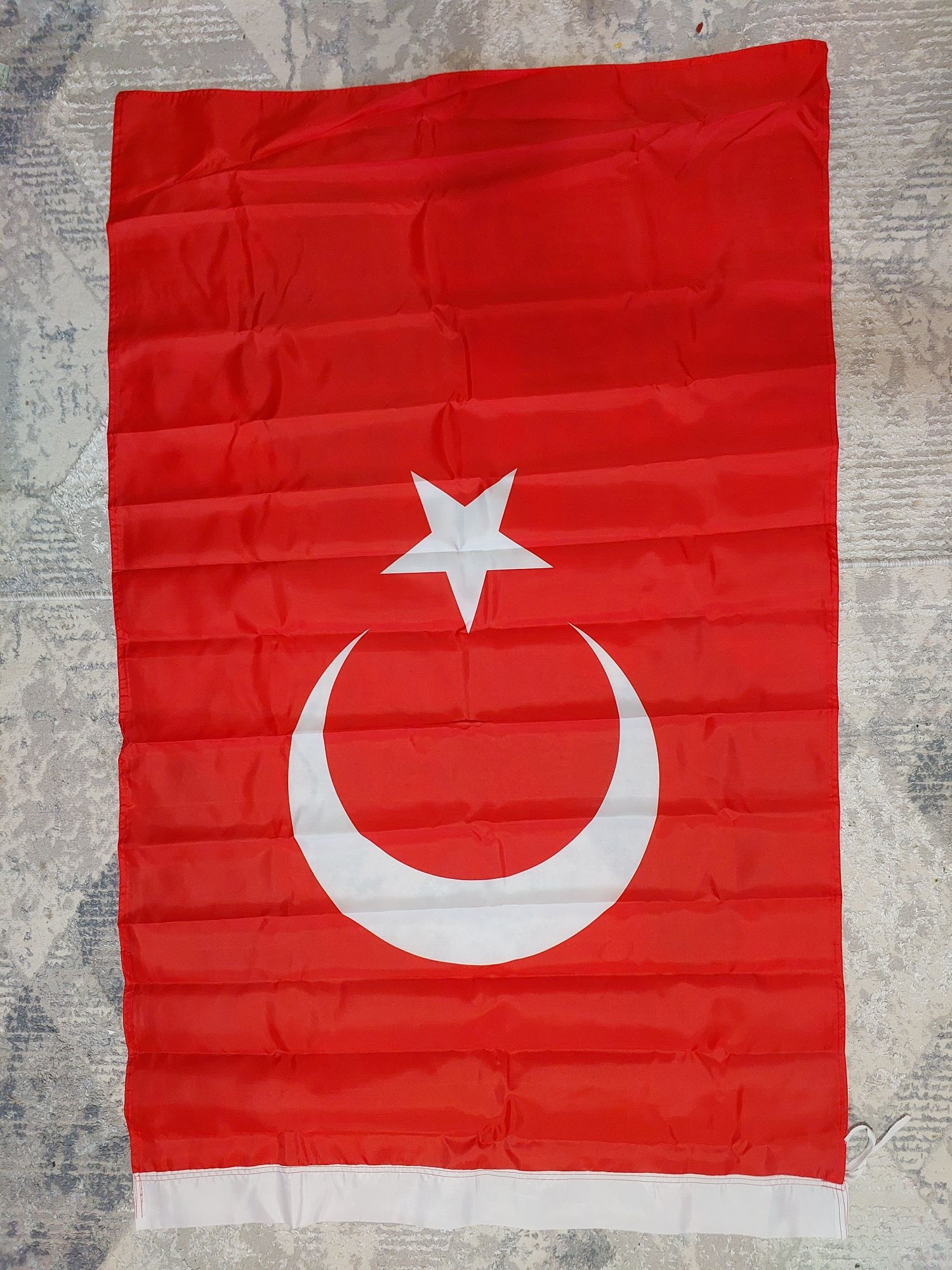 BAYROQlar sotiladi
