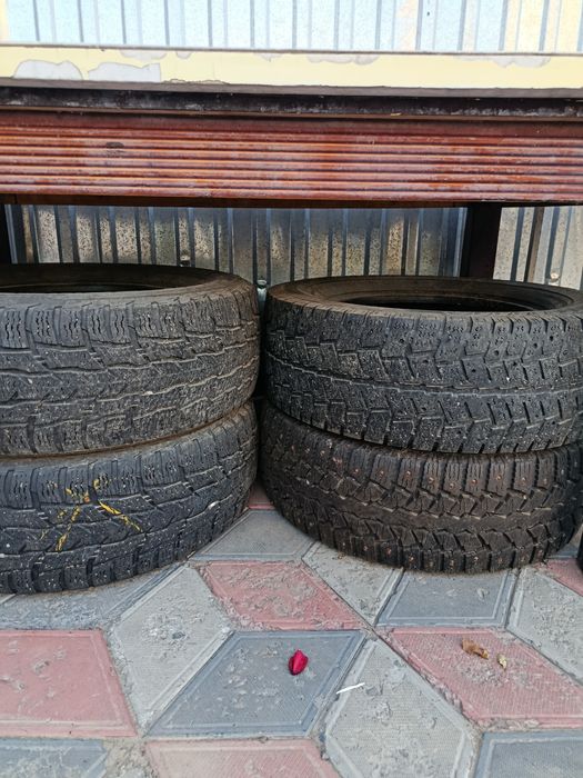 Продам б/у шины на автомобиль Спринтер