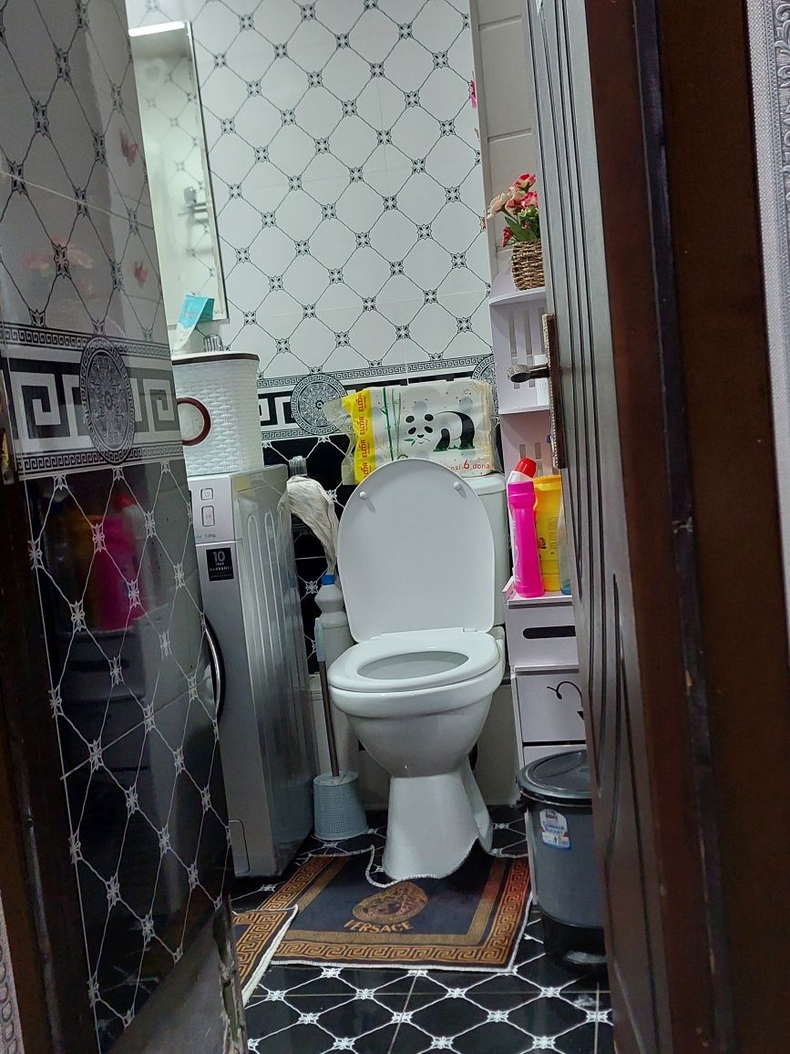 Срочна талаба кизларни куяман