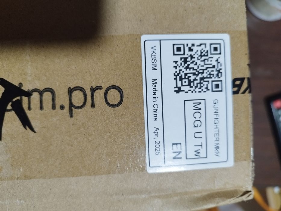 Vând joystick nou in cutie desigilată