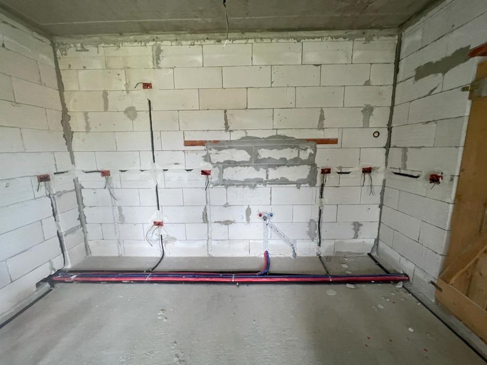 Electrician execut instalatii electrice