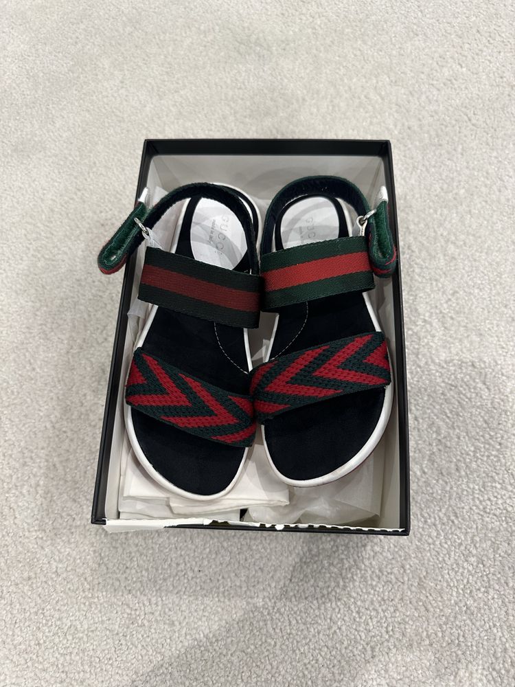 Детски кожени сандали за момиче на Gucci